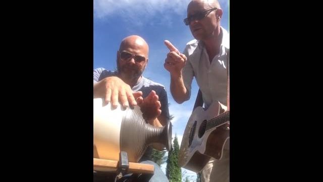 feister Nussschüsselbluesgruß auf YouTube ansehen